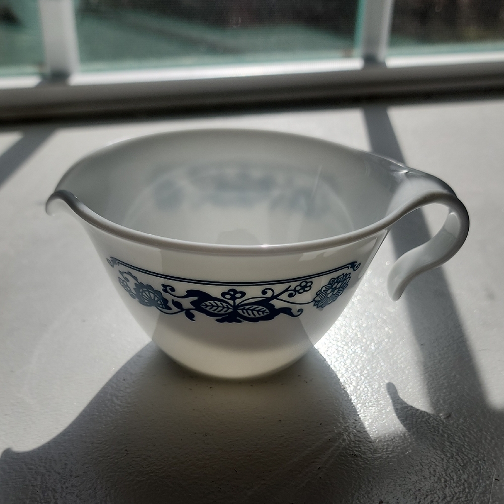 Corelle Glassware Old Town Blue Onion Hook Handle Creamer 6 OZ